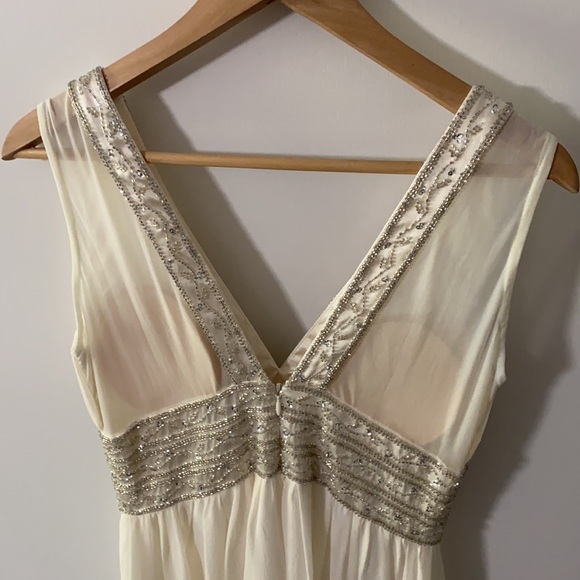 Dress to impress, Beautiful dress, night gown, delicate, simple elegance size 2 - Picture 3 of 11